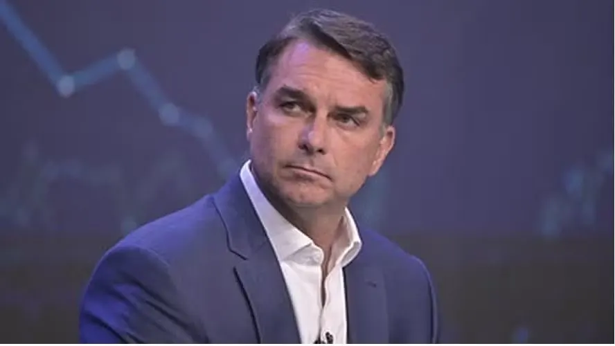 Campanha de Flávio Bolsonaro condiciona entrega de documentos ao TSE à análise de sigilos de Lula