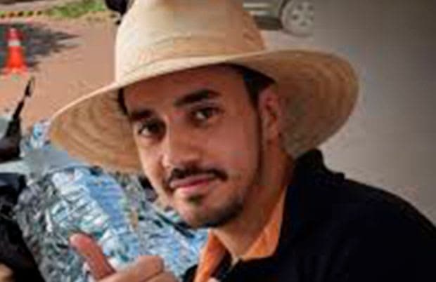 CONDENAR OU ABSOLVER? JOVEM SUSPEITO DE MATAR HOMEM ACUSADO DE ASSASSINAR SUA MÃE DIVIDE OPINIÕES NO PAÍS