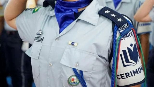 MP cobra uniforme gratuito para alunos de colégio da Polícia Militar