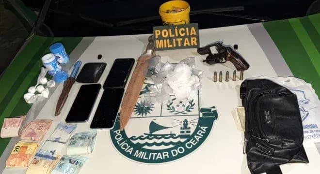 Comerciantes presos num bar em Assaré com cocaína pronta para a venda e revólver