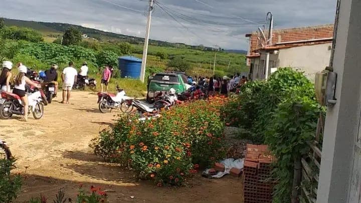Adolescente de 15 anos é morta a tiros em Pedra Branca, no interior do Ceará