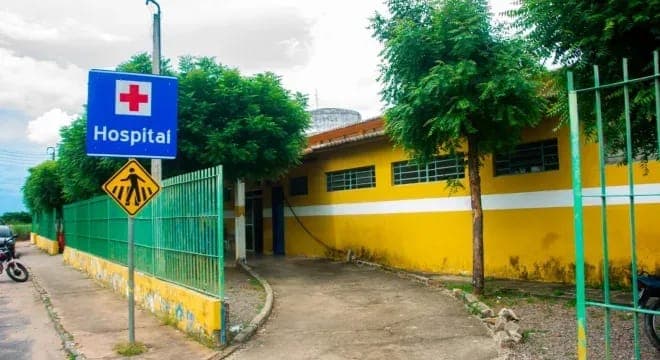 Garota de 20 anos bate moto num muro em Tarrafas e morre a caminho do hospital