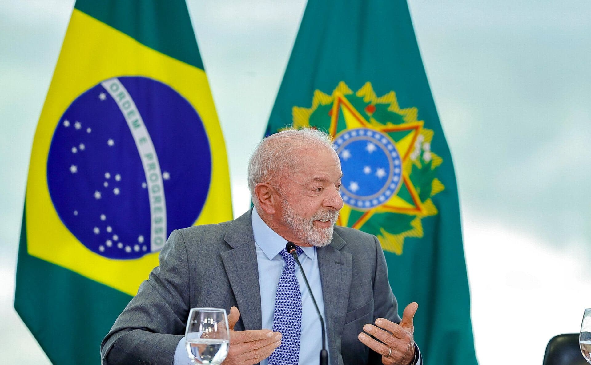 Lula amplia vantagem sobre Flávio Bolsonaro em cenário de segundo turno, aponta Quaest