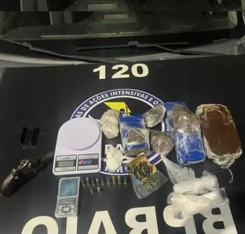 Homem é preso com arma e drogas em Juazeiro do Norte