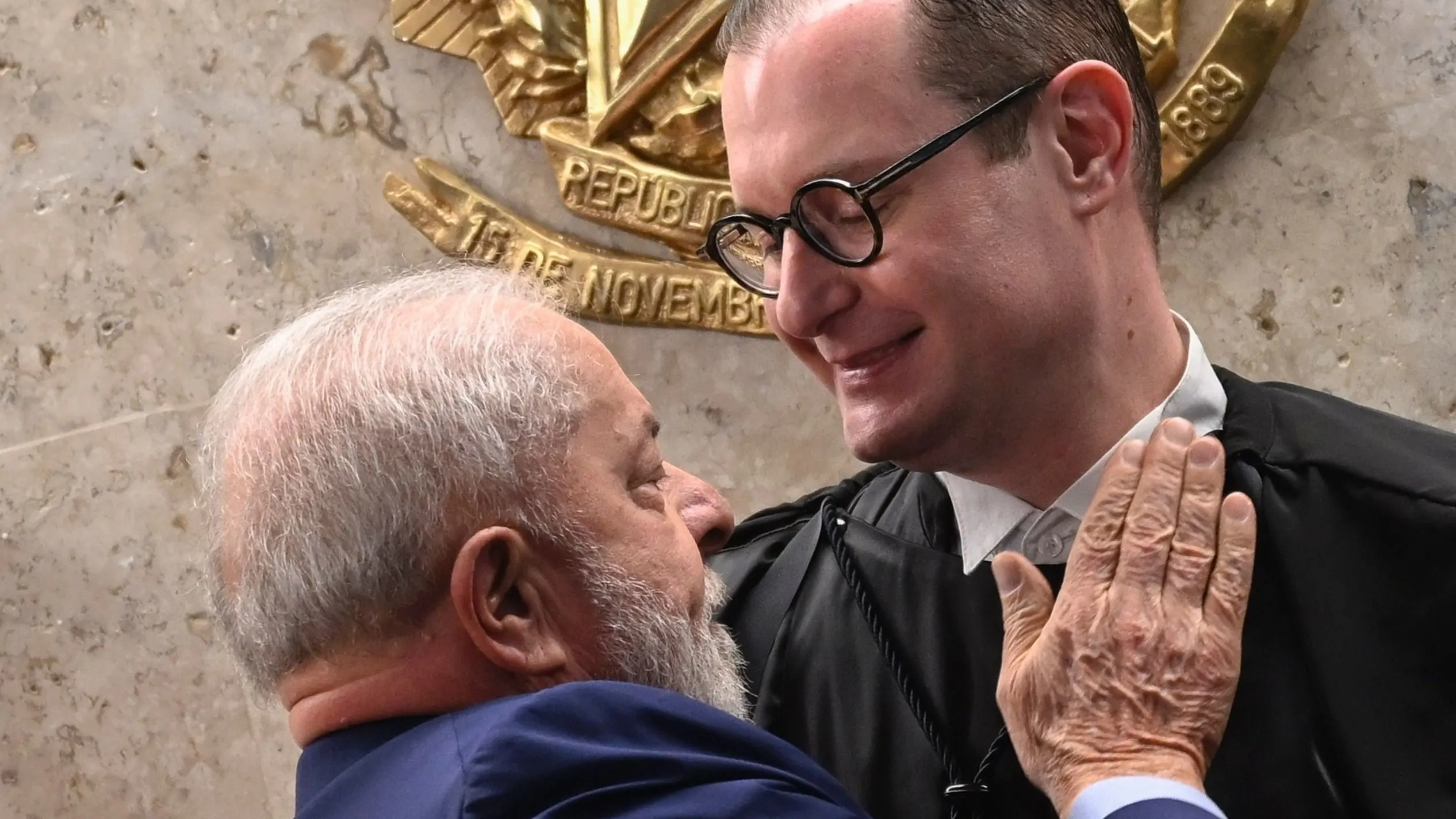 Após vitória de Lula, foto dele com Zanin durante posse do ministro viraliza
